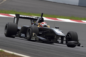 2013年7月10日、新開発されたレーシングエンジンを搭載したSF14が初めての実走テストを行った