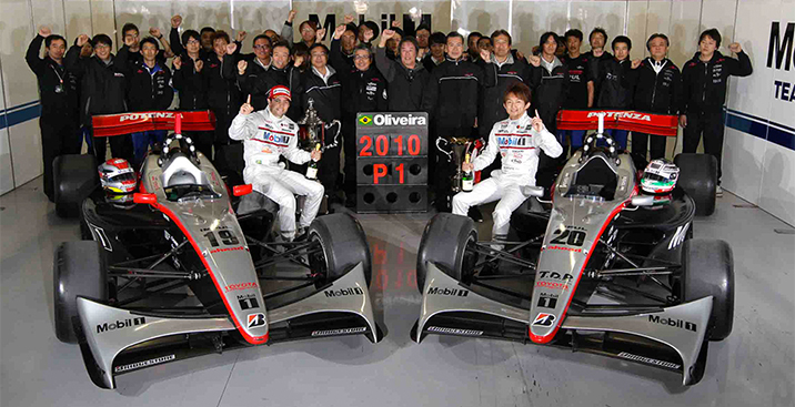 フォーミュラ・ニッポンで7回のドライバーズチャンピオンを獲得している強豪TEAM IMPUL。写真は2010年のドライバーズチャンピオン（ジョアオ・パオロ・デ・オリベイラ）を獲得したときのもの