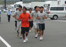 レース前のウォームアップ風景