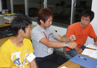 2001年に生徒として参加した晃平君も、やはり先生としての参加です