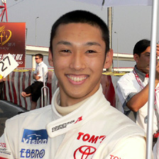 2004 年マカオ GP にて珍しい坊主バージョンです
