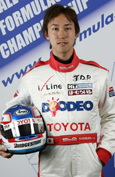 ヤングの面影が残る（？）坊主になる前の

石浦君。（2006年）