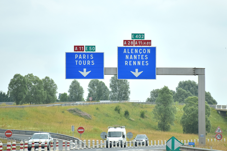 ル・マンのインターチェンジの高速道路標識
