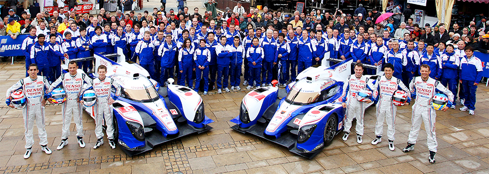 ル・マン24時間レース復帰となった2012年の集合写真。車検が行われたリパブリック広場にて