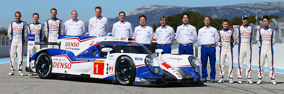 ポールリカールで発表した2015年型TS040 HYBRID。ドライバーやチーム首脳陣とともに