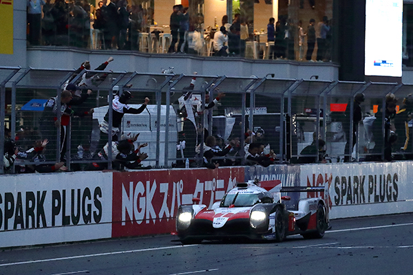 chequered flag in the TS050 HYBRID #7