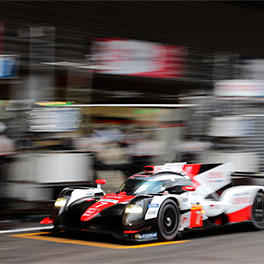 TS050 HYBRID #7 at the pit lane