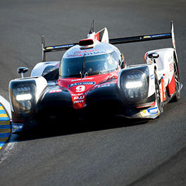 No.9 pushing hard