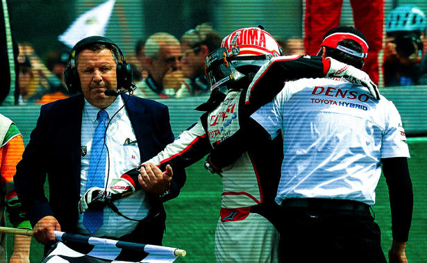 Kaku Nakajima returning to the pit hugged