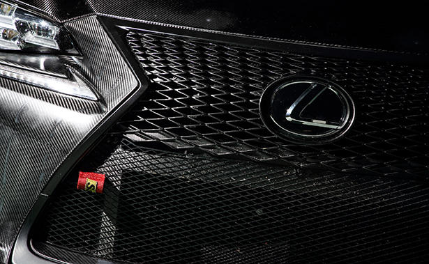 The spindle grille that symbolizes the Lexus brand is also present on the LEXUS RC F GT3