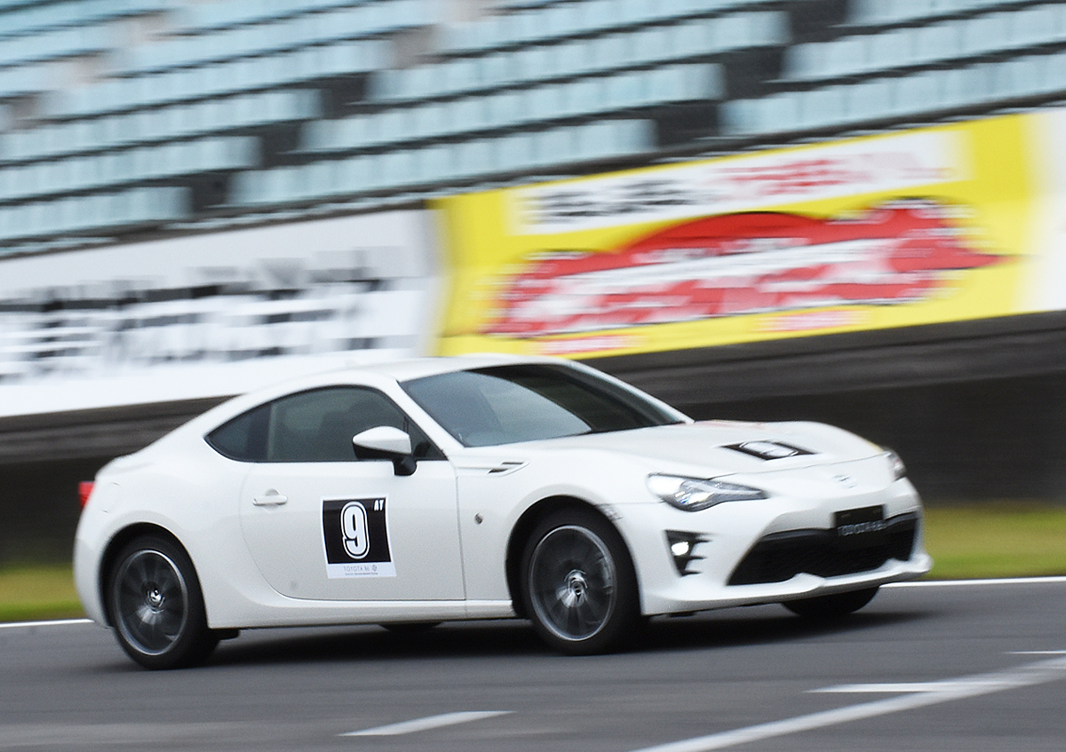 走れ、86。特別試乗会 in セントラルサーキット | TOYOTA 86 | TOYOTA GAZOO Racing