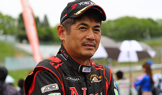 今シーズンは、新たなマシンカラーで参戦する#85織戸学選手。富士スピードウェイラウンドは、2014年に優勝を飾ったこともある得意なコース。今シーズンは不調が続くが、上位争いをすることを期待したい。