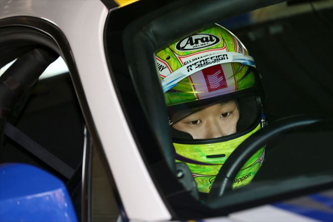 昨シーズンの鈴鹿ラウンドで初優勝を飾った元嶋選手。2014年も2位を獲得するなど、ドライバーズサーキットと言われる鈴鹿を得意としている