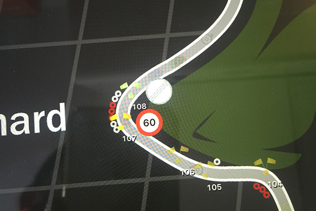 モニターの精度は高い。コード60は最高速度60km/h。