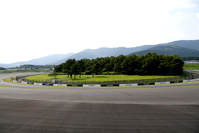 富士スピードウェイの「トヨペット100Rコーナー」