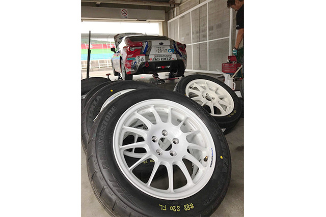 86/BRZ Raceは、マシンがイコールに保たれている。ゆえに勝負のカギを握るのはタイヤとなる