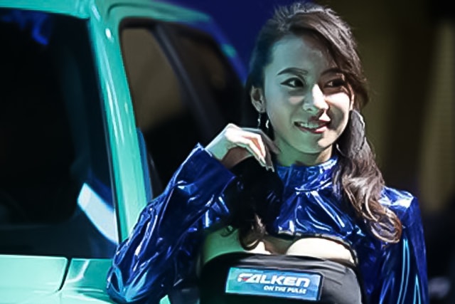 色香漂う美女の姿も、東京オートサロンには欠かせない。