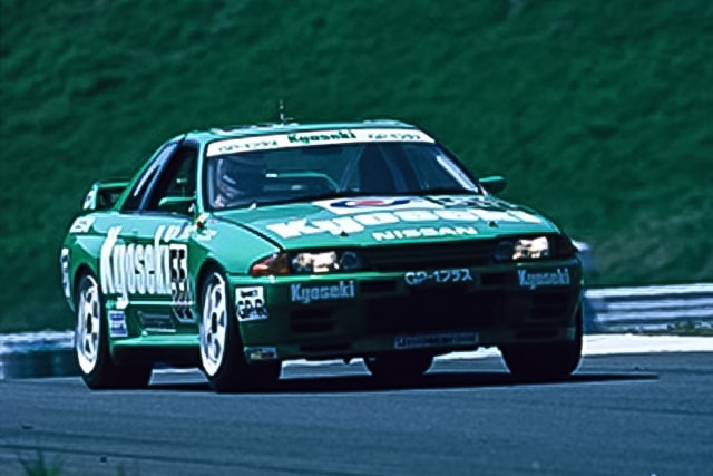 規則書に従って量産車が開発された好例。日産スカイラインGT-Rは世界を席巻した。このマシンで僕も戦った。