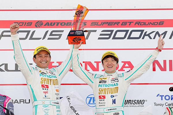 SUPER GTシリーズ第6戦 オートポリスで優勝したSYNTIUM LMcorsa RC F GT3 60号車の吉本 大樹／宮田 莉朋