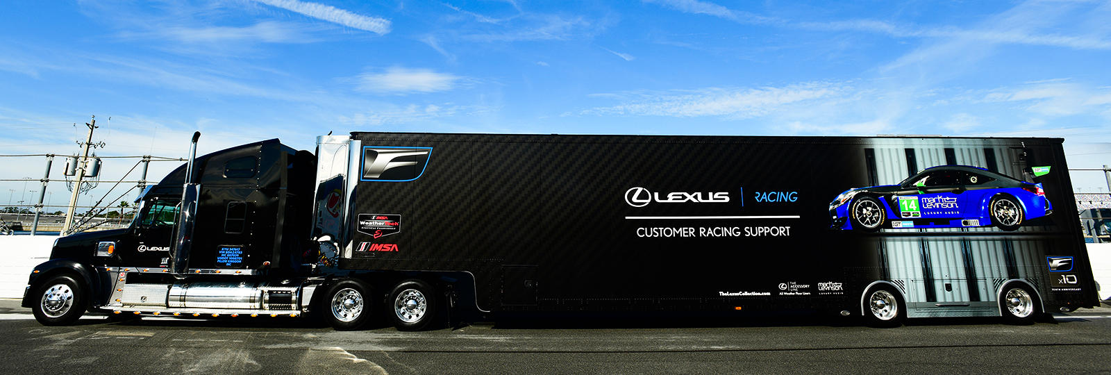 LEXUS RC F GT3が出走するレースに駆けつけるトランスポーター（TRD USA）