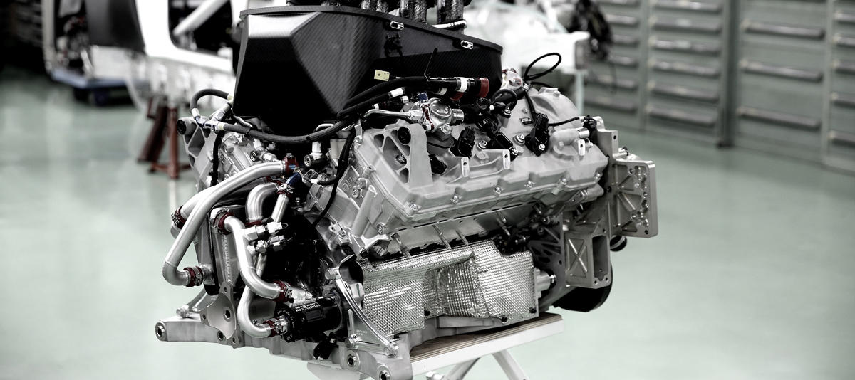 2UR-GSE型エンジンはボアアップや専用部品などでパフォーマンスが高められてRC F GT3に搭載される