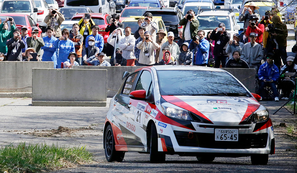 厳しい環境下でcvtの耐久性を証明し2戦連続で2位表彰台を獲得 全日本ラリー Toyota Gazoo Racing