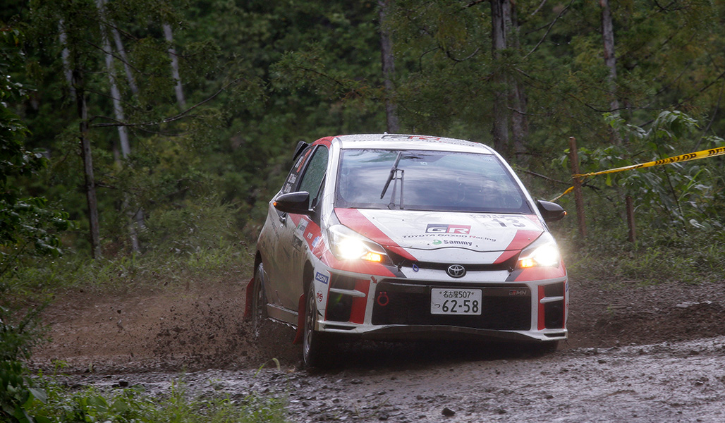 一部に湿った箇所が残るなど、難しい路面を走破したTGR Vitz GRMN Rally