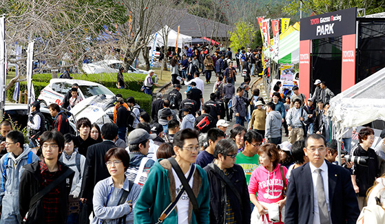 地元の新城市や愛知県の協力により、全日本ラリーのなかでも最大規模の観客を集めるまでに成長した新城ラリー。名古屋圏では年に一度のお祭りとして定着している。