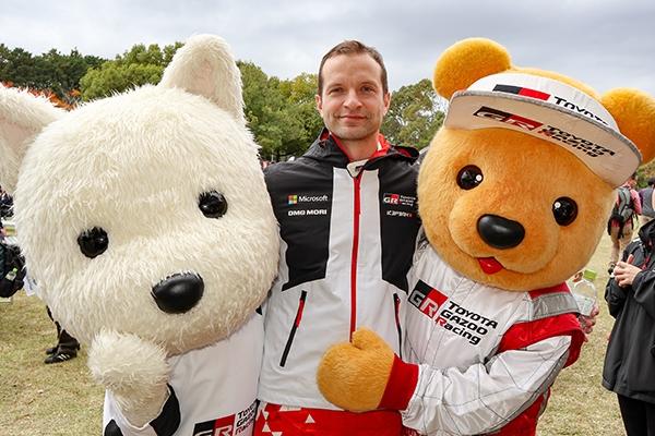 TOYOTA GAZOO Racing WRT テストドライバーのユホ・ハンニネン氏とトヨタくま吉、ルーキー@新城ラリー2019