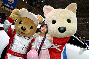 トヨタ くま吉 ルーキーちゃんとピンクの風船をもった女の子と@ 東京オートサロン2016