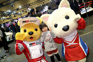 トヨタ くま吉 ルーキーちゃんと赤のショートパンツ

の女の子と @ 大阪オートメッセ2016