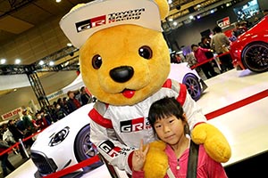トヨタ くま吉 ピンクのパーカの女の子と@ 大阪オートメッセ2016