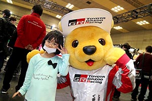 トヨタ くま吉 水色のワンピース

の女の子と@ 大阪オートメッセ2016