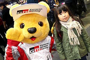 トヨタ くま吉 ピンクのリュックの女の子と@ 大阪オートメッセ2016