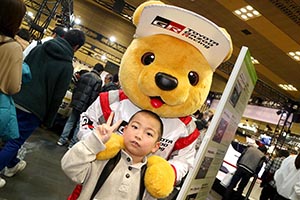 トヨタ くま吉 スポーツ刈りの男の子と@ 大阪オート

メッセ2016