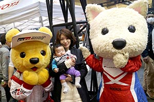 トヨタ くま吉 ルーキーちゃんと紫のズボンを履いた

男の子の親子と@ 大阪オートメッセ2016