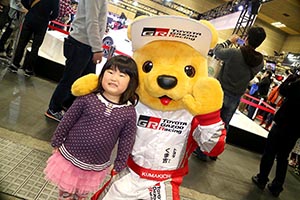 トヨタ くま吉 ピンクのレーススカートの女の子と@ 

大阪オートメッセ2016