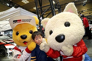 トヨタ くま吉 紺と黄色の服の男の子と@ 大阪オートメッセ2016
