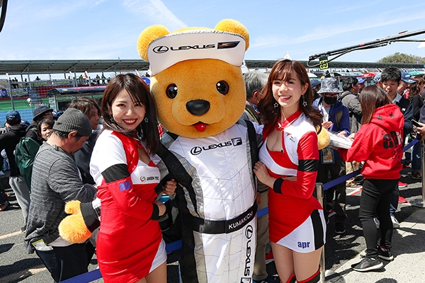 レクサス くま吉 aprのレースクイーンと一緒に@ SUPER GT 2019年 第1戦（開幕戦）岡山