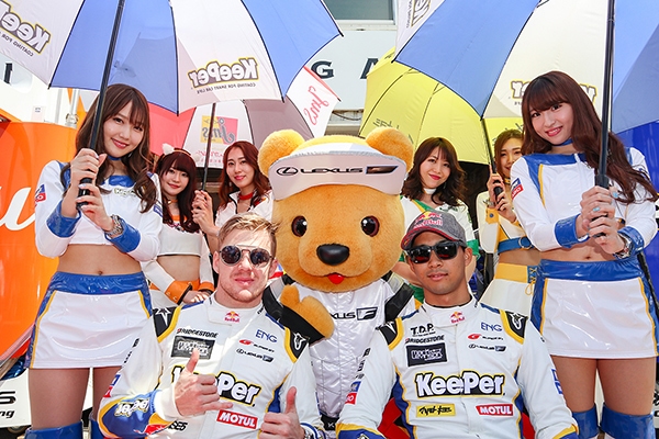 レクサス くま吉 Keeper TOM'Sのドライバー二人とレースクイーンと一緒に@ SUPER GT 2019年 第1戦（開幕戦）岡山