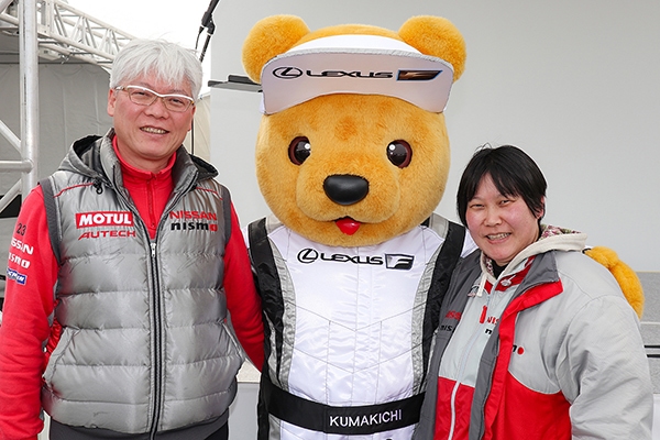 レクサス くま吉 nismoファンの男女と一緒に@ SUPER GT 2019年 第1戦（開幕戦）岡山