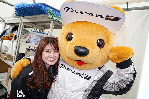 レクサス くま吉 女性スタッフと一緒に@ SUPER GT 2019年 第1戦（開幕戦）岡山