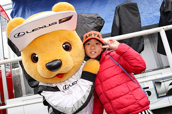 レクサス くま吉 ARTAキャップの女の子と一緒に@ SUPER GT 2019年 第1戦（開幕戦）岡山