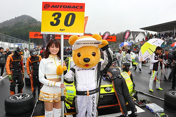 レクサス くま吉 30号車のグリッドガールと一緒に@ SUPER GT 2019年 第1戦（開幕戦）岡山