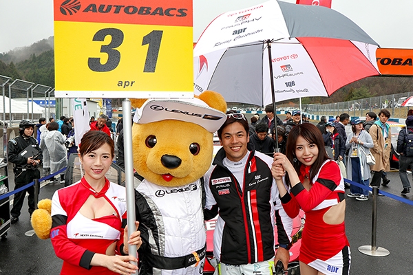 レクサス くま吉 31号車のグリッドガールと中山選手と一緒に@ SUPER GT 2019年 第1戦（開幕戦）岡山