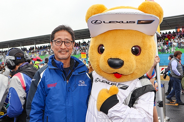 レクサス くま吉 61号車のスタッフの方と一緒に@ SUPER GT 2019年 第1戦（開幕戦）岡山