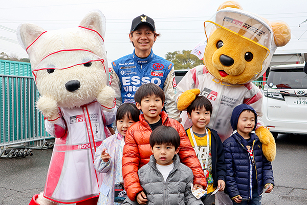 トヨタ くま吉&モリゾウくん&ルーキー 脇阪選手とファンの子供達と一緒に@ モースポフェス 2019 SUZUKA