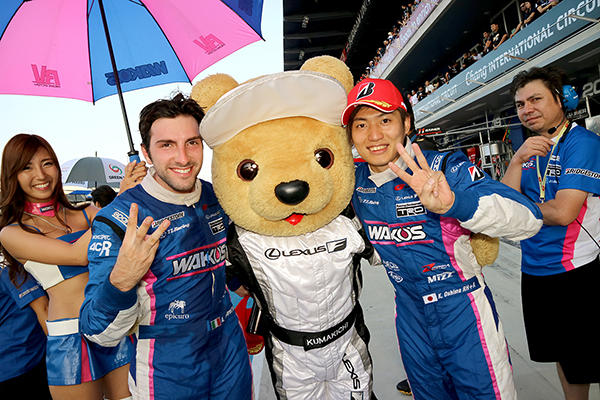レクサス くま吉 レース後のチームルマンの2人と一緒に@ SUPER GT 2016年 第7戦 ブリーラム（タイ）