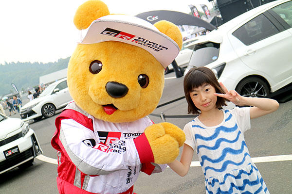 トヨタ くま吉 波模様のワンピースの女の子と@ スーパーフォーミュラ 2016年 第2戦 岡山