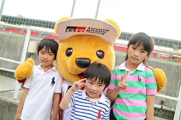 トヨタ くま吉 ポロシャツの3人姉弟と@ スーパーフォーミュラ 2016年 第2戦 岡山